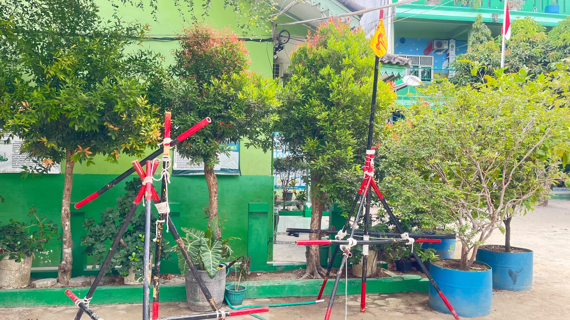 SDIT Wahdatul Ummah Gelar Kegiatan Pramuka Tali-Temali untuk Melatih Keterampilan dan Kerja Sama Siswa